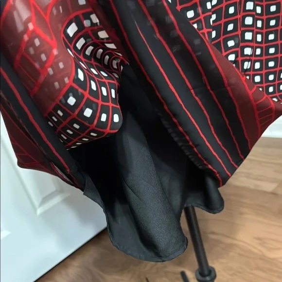 Chic Red and Black Geometric Dress - Picture 6 of 9